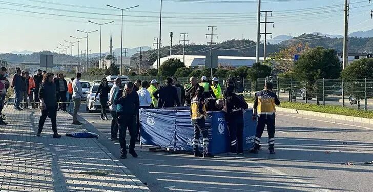 Otomobille çarpışan motosikletteki 2 çocuk öldü, 1 yaralı