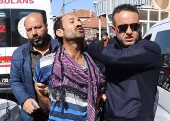 Tartıştığı eşini boğazından bıçaklayarak öldürdü