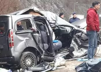 Yakınlarının cenazesine giderken kaza yaptılar: 2 ölü, 3 yaralı