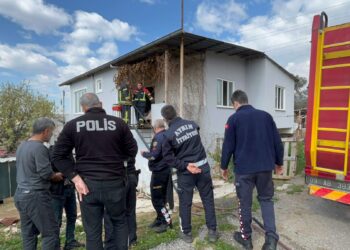 Nazilli’de eşi geri dönmeyince evi yaktı