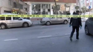 Bayrampaşa‘da görevde olmayan polis memuru, trafikte tartıştığı bir kişiyi silahla