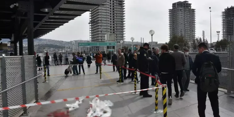 Aktarma merkezi önünde silahlı saldırı; 1 ölü, 2 yaralı