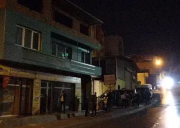 Tartıştığı eşini bıçakla öldürdü
