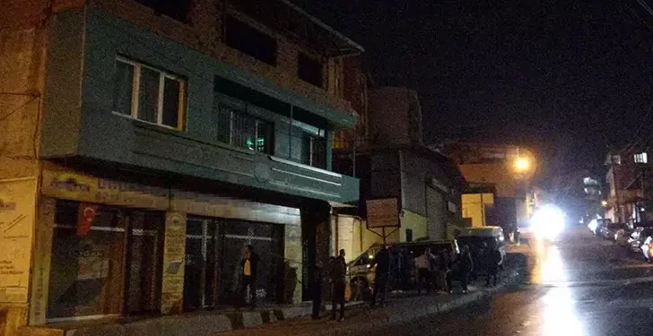 Tartıştığı eşini bıçakla öldürdü