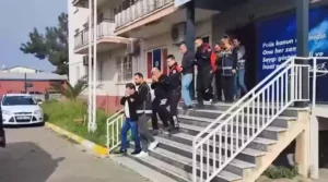 Aydın’ın Nazilli ilçesinde, polis ekiplerinin düzenlediği fuhuş operasyonunda gözaltına alınan