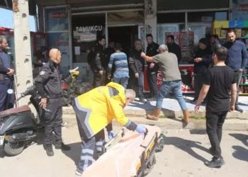 Siyasi parti broşürü kavgasında kan aktı 1 ölü, 1 yaralı