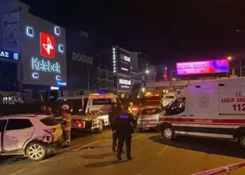 Kaza raporu hazırlayanlara çarptılar: 2 ölü, 7 yaralı