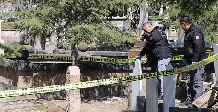 Mezarlıktaki 4 aylık cenin bulundu