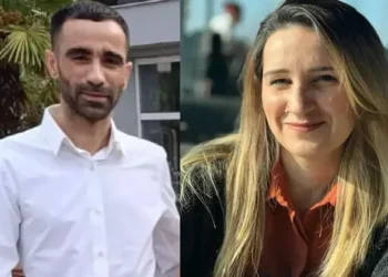 Bıçakladığı eşinin başında beklerken gözaltına alındı