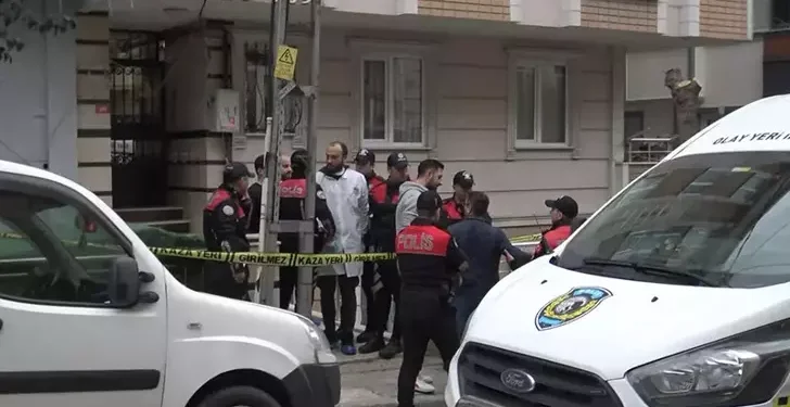 3 çocuğunun annesini çocuklarının gözü önünde öldürdü