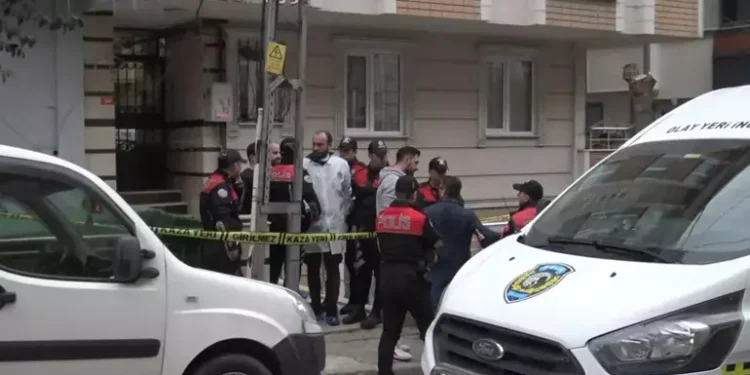 3 çocuğunun annesini çocuklarının gözü önünde öldürdü