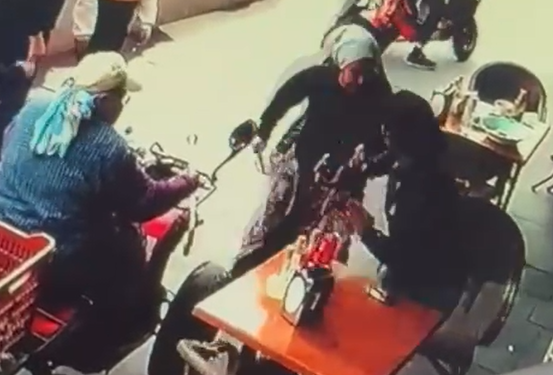 Nazilli'de dilenci kendisine para vermeyen kadını bıçakladı