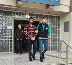 Aydın’ın Efeler İlçesinde uyuşturucu ticareti yaptığı belirlenen şüphelinin evine operasyon