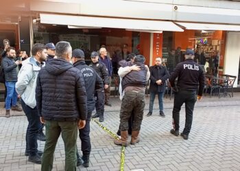 Eski kız arkadaşını vurup aynı tabancayla kafasına sıktı