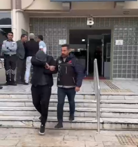 Aydın’ın Efeler İlçesinde hareketlerinden şüphelenen polis ekipleri arama yaptıkları şüphelinin