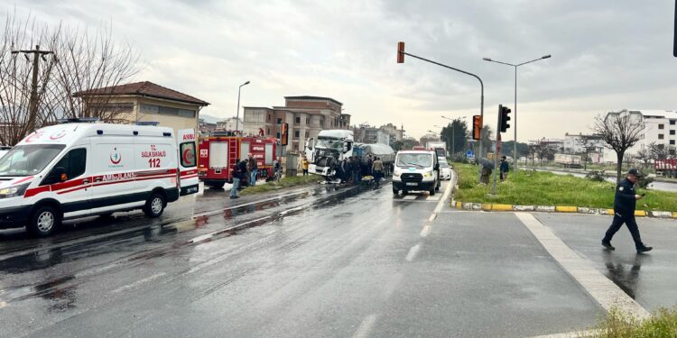 Aydın’da 2 TIR çarpıştı: 1 yaralı