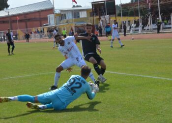 Efeler 09, evinde Turgutluspor 2-3 boyun eğdi
