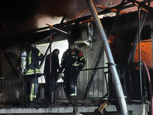 Aydın’ın Germencik İlçesinde çıkan yangında bir ev kullanılamaz hale geldi.
