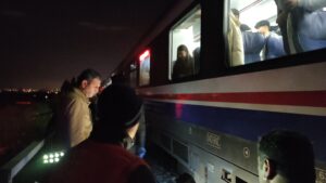 İncirliova’da feci olay trenin çarptığı genç öldü