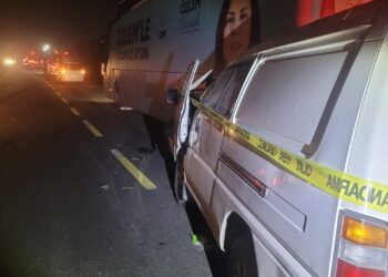 Aydın’da minibüs park halindeki otobüse çarptı: 1 ölü