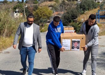 ‘Söke İyilik Peşinde’ 35 aileye Ramazan kolisi dağıttı