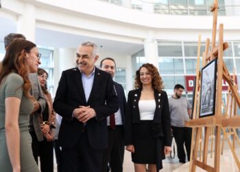 Savaş sağlık çalışanlarının Tıp Bayramını kutladı