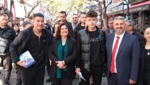 İncirliova’da Çerçioğlu ve Gökmen birlikte fidan dağıttı
