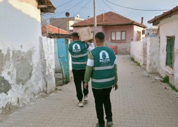 Nezir Derneği’nden Acarlar’da 50 aileye gıda yardımı
