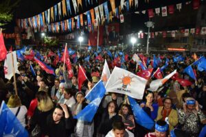 Son mitingi yaptılar