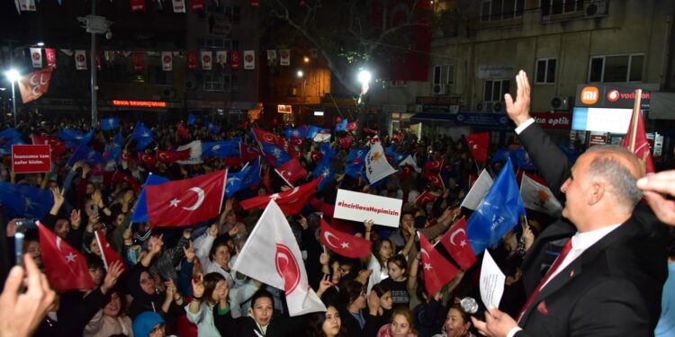 Son mitingi yaptılar