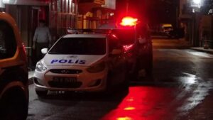 İzmir‘in Bornova ilçesinde, oturduğu evden bağırarak yardım isteyen Harun Kıyak