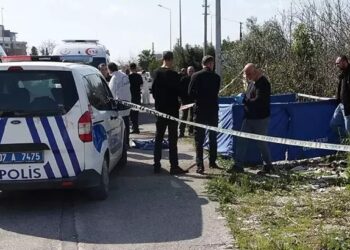 Bisikletiyle giderken çalılıkta kadın cesedi buldu