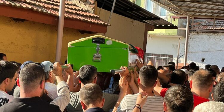 Kazada ölen sürücü kursu eğitmeni toprağa verildi