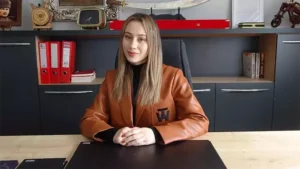 Türkiye‘nin en genç bağımsız belediye başkanı olan Zeynep Çelik (22), “Gençliğimin de verdiği
