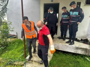 Mersin‘de, Nurgül Kaya (40) ile oğlu oğlu Emrullah Kaya (11)