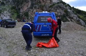 Dağlık alanda çürümüş erkek cesedi bulundu