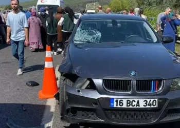 Mezarlık ziyaretine giderken otomobil çarptı