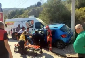 Muğla‘nın Bodrum ilçesinde, kapalı kasa kamyonetle çarpışan otomobilin 1.36 promil alkollü