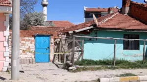 Afyonkarahisar‘ın Sinanpaşa ilçesinde TIR şoförü Murat Ç., çıkan tartışmada eski