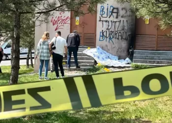 Boşanma aşamasındaki eşini 3 kurşunla öldürdü