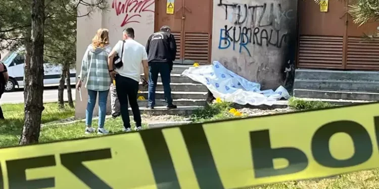 Boşanma aşamasındaki eşini 3 kurşunla öldürdü