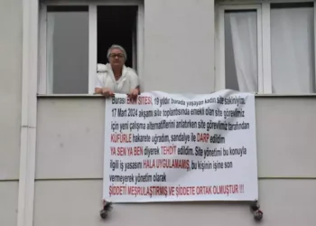 Dehşeti yaşadı tepkisini pankartla gösterdi