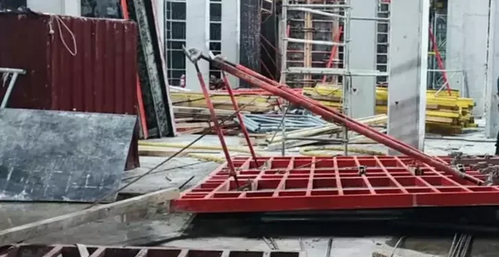 İşçilerin üzerine çelik kalıp devrildi; 1 ölü, 1 yaralı