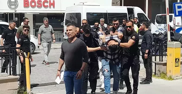 Kuşadası'nda restorana silahlı saldırıda 2 tutuklama