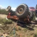 Devrilen traktörün altında kalan sürücü öldü