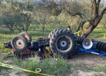 Traktörün altında kalan çiftçi öldü
