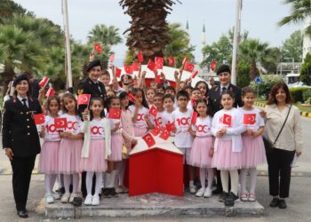23 Nisan’ı jandarmada kutladılar