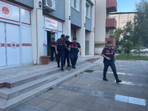 515 gram uyuşturucu ile yakalanan 5 şüpheliden 3’ü tutuklandı