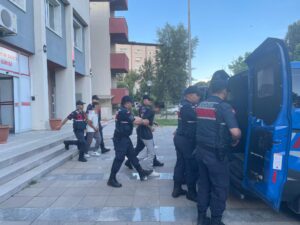 515 gram uyuşturucu ile yakalanan 5 şüpheliden 3’ü tutuklandı