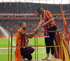 İncirliovalı gençten Galatasaray maçında sürpriz evlilik teklifi  